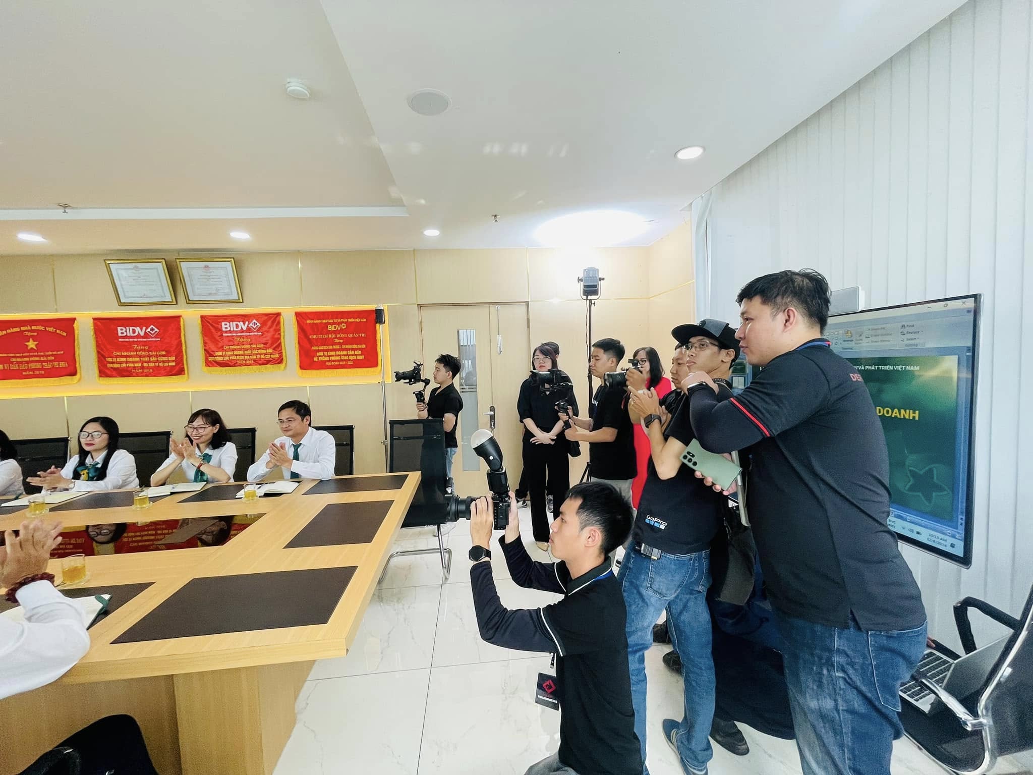 Ghi hình không gian giao dịch BIDV Đông Sài Gòn