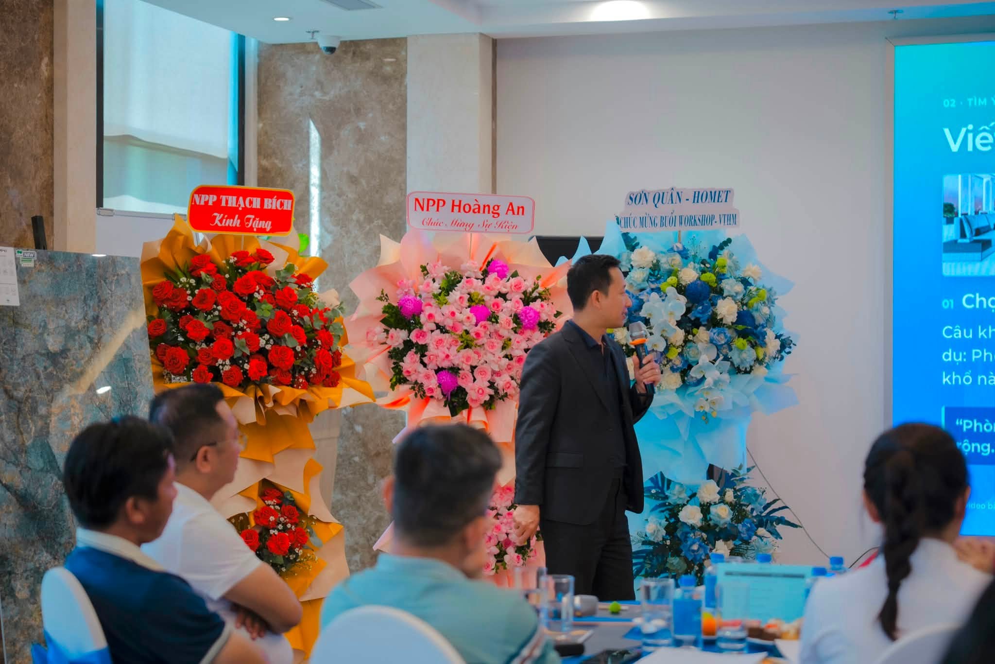 Giảng viên Nguyễn Bá Trung tương tác cùng học viên VTHM