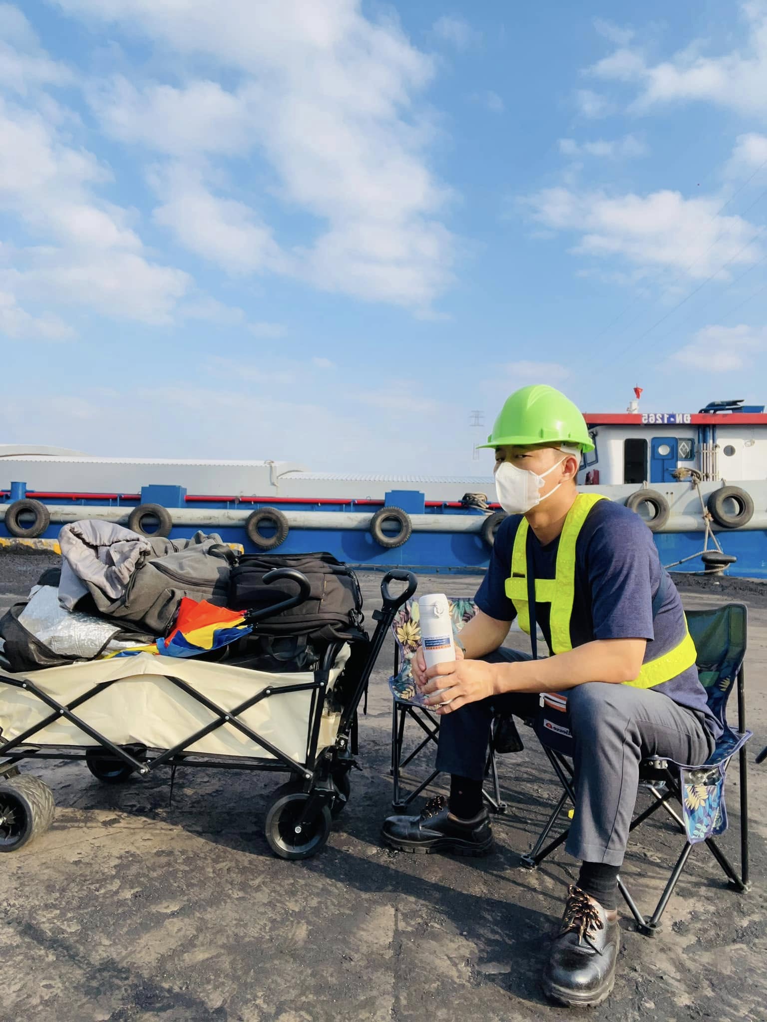 Hậu trường quay phim tại cảng than – ekip Plus Media VN