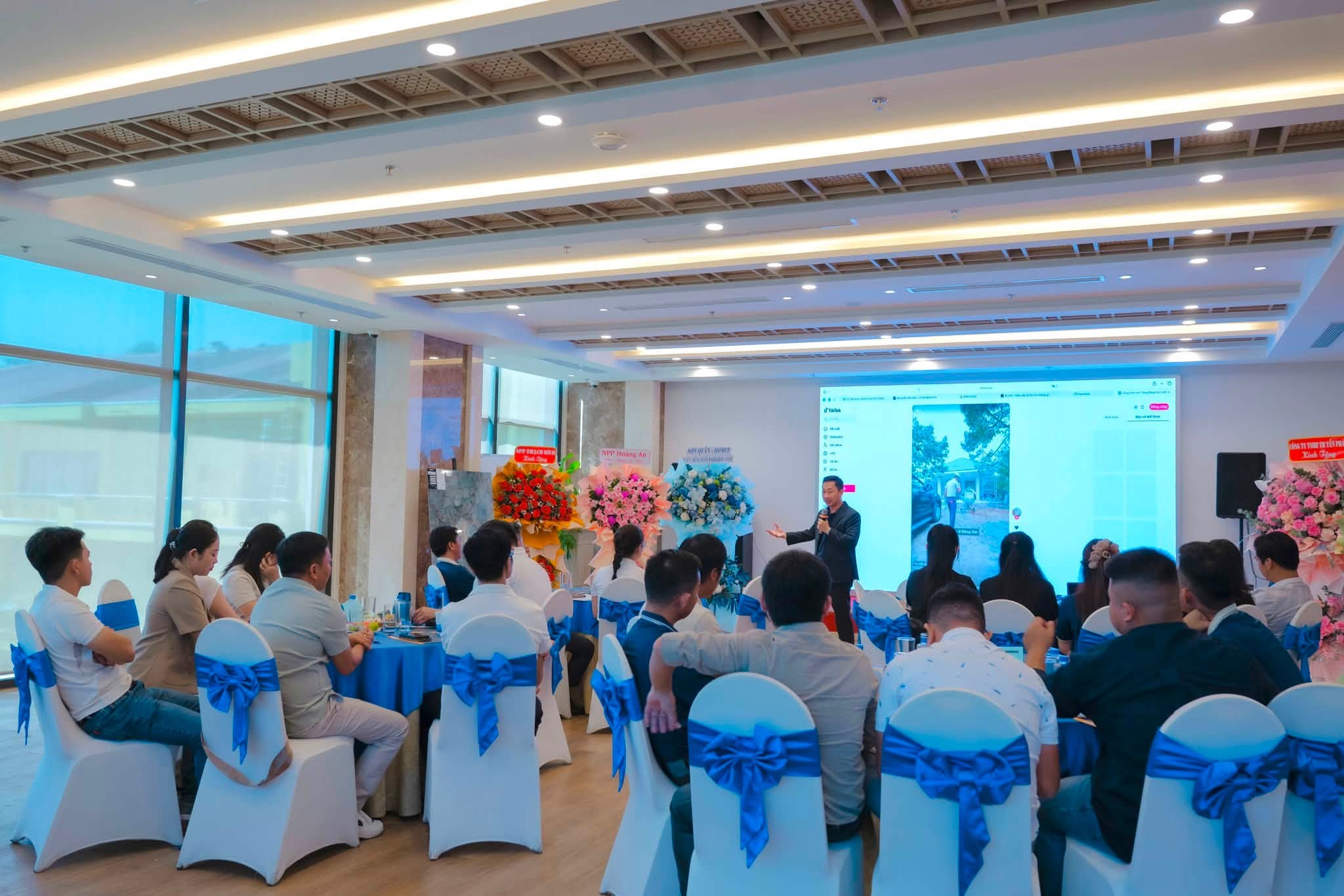 Toàn cảnh lớp đào tạo quay video bán hàng VTHM tại Quy Nhơn