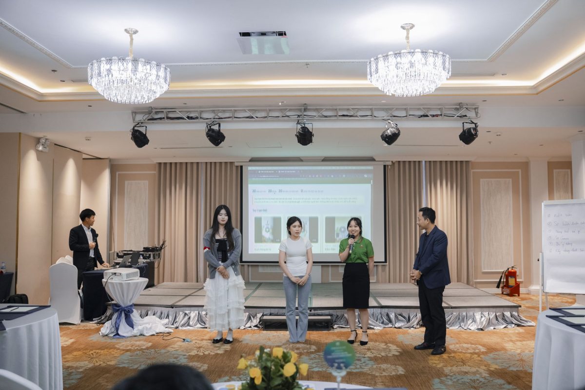 Học viên trình bày video thực hành trước lớp