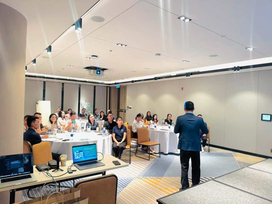 Nhà phân phối gạch men VT Hoàn Mỹ tham gia buổi đào tạo Plus Media