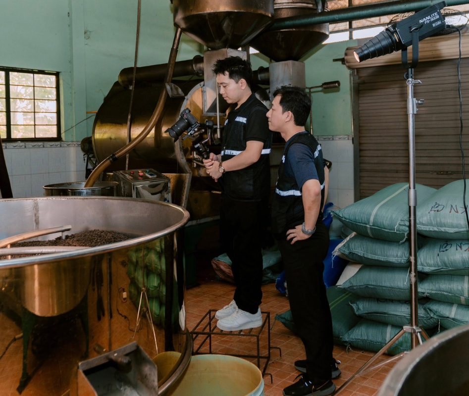 Quay quy trình sản xuất tại xưởng