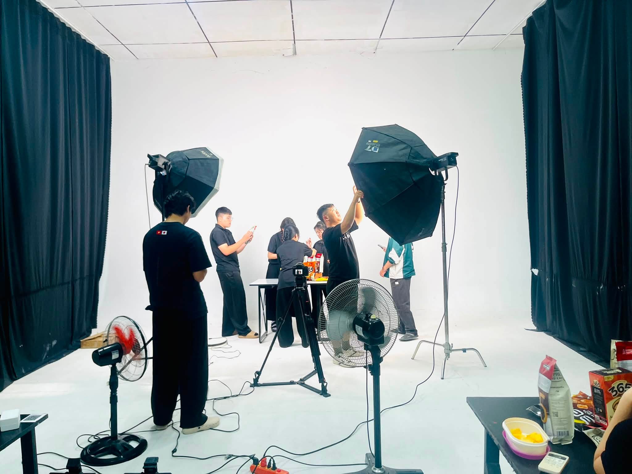Studio quay sản phẩm Plus Media VN